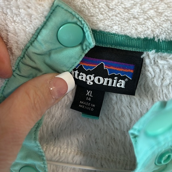 Patagonia White Kids Fleece Snap-T size XL FLAW - Picture 2 of 5